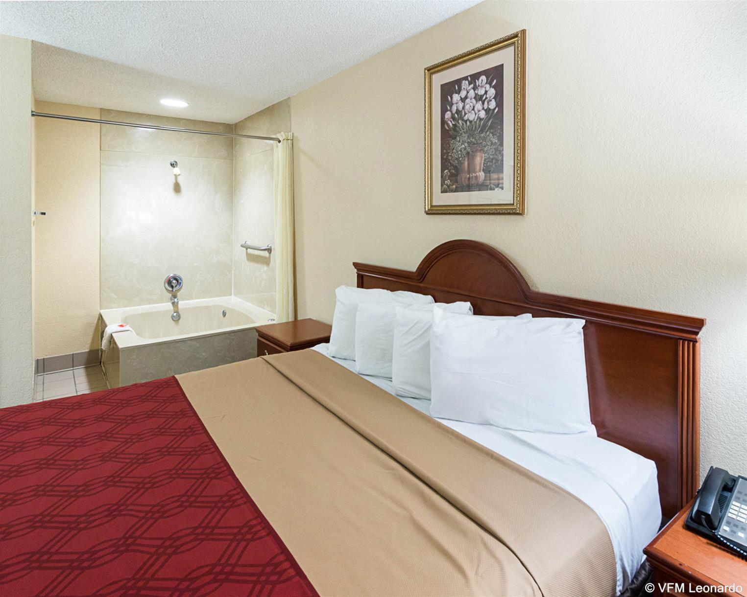 Econo Lodge Hillsboro I-35 Exterior photo