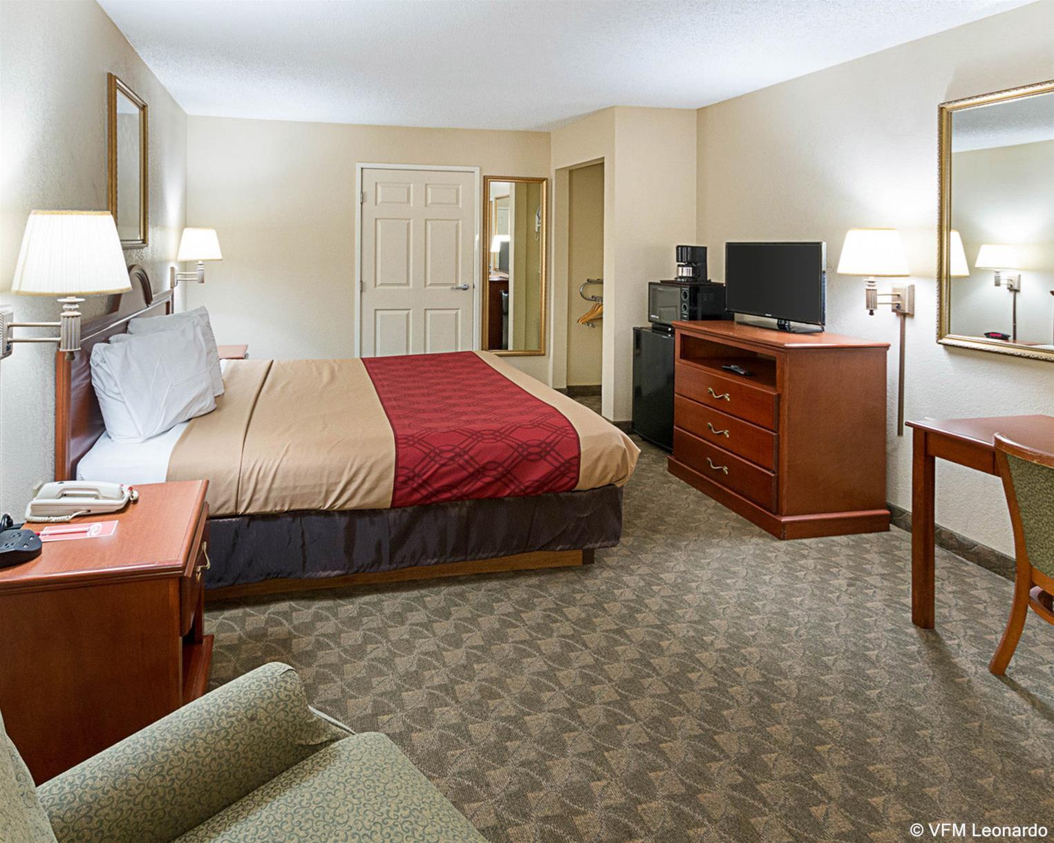 Econo Lodge Hillsboro I-35 Exterior photo