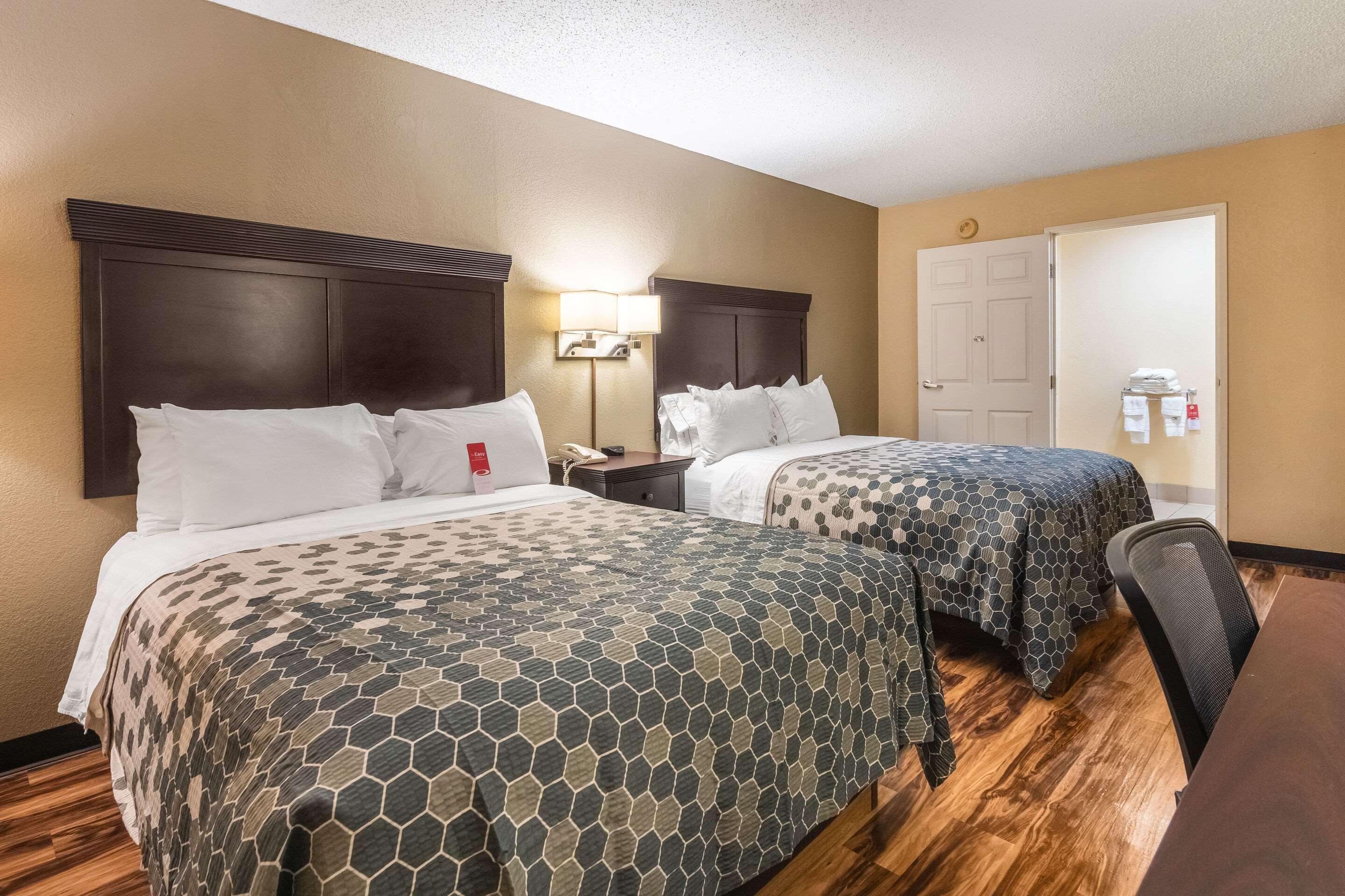 Econo Lodge Hillsboro I-35 Exterior photo