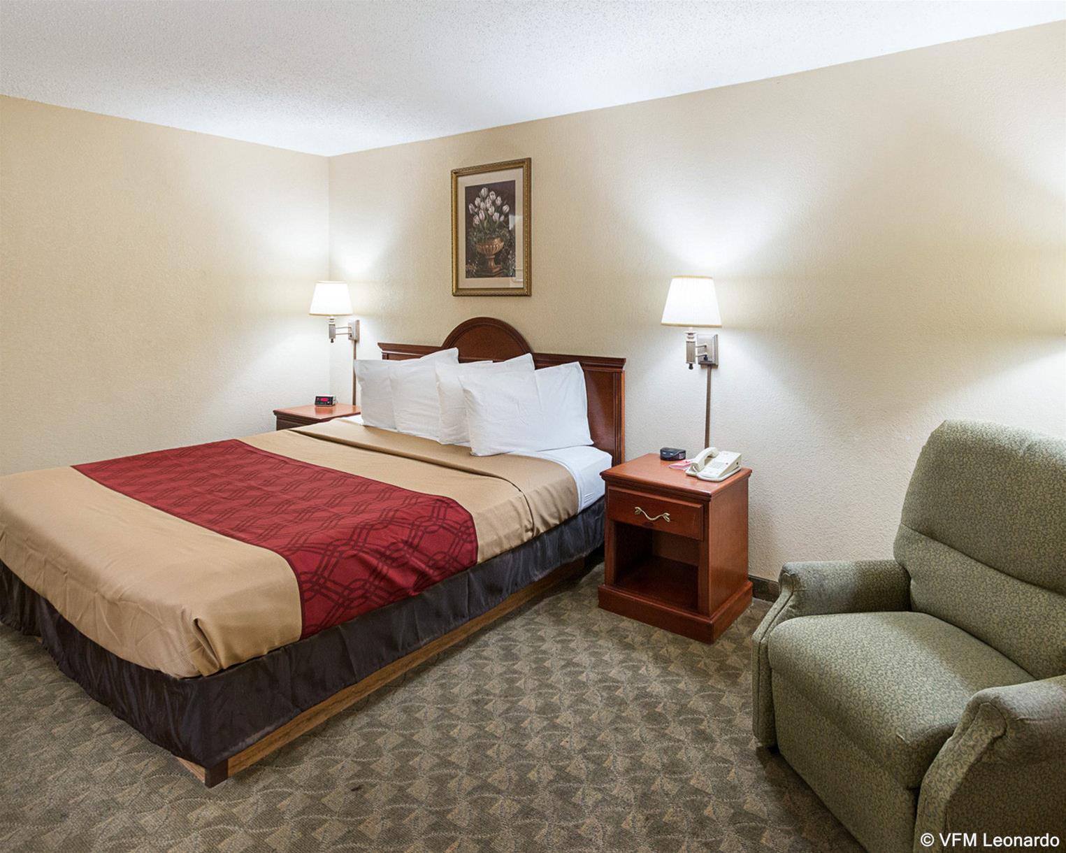 Econo Lodge Hillsboro I-35 Exterior photo