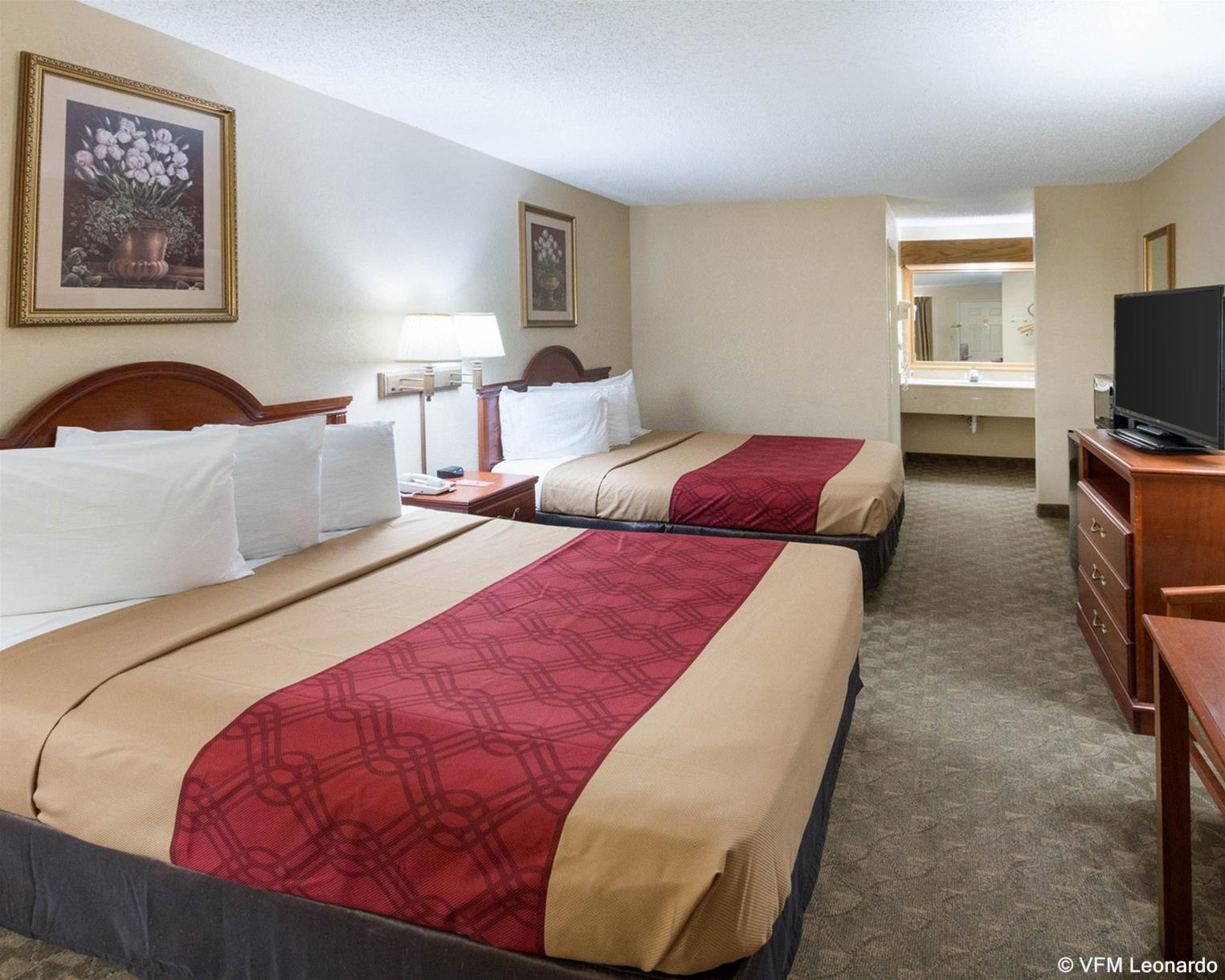 Econo Lodge Hillsboro I-35 Exterior photo