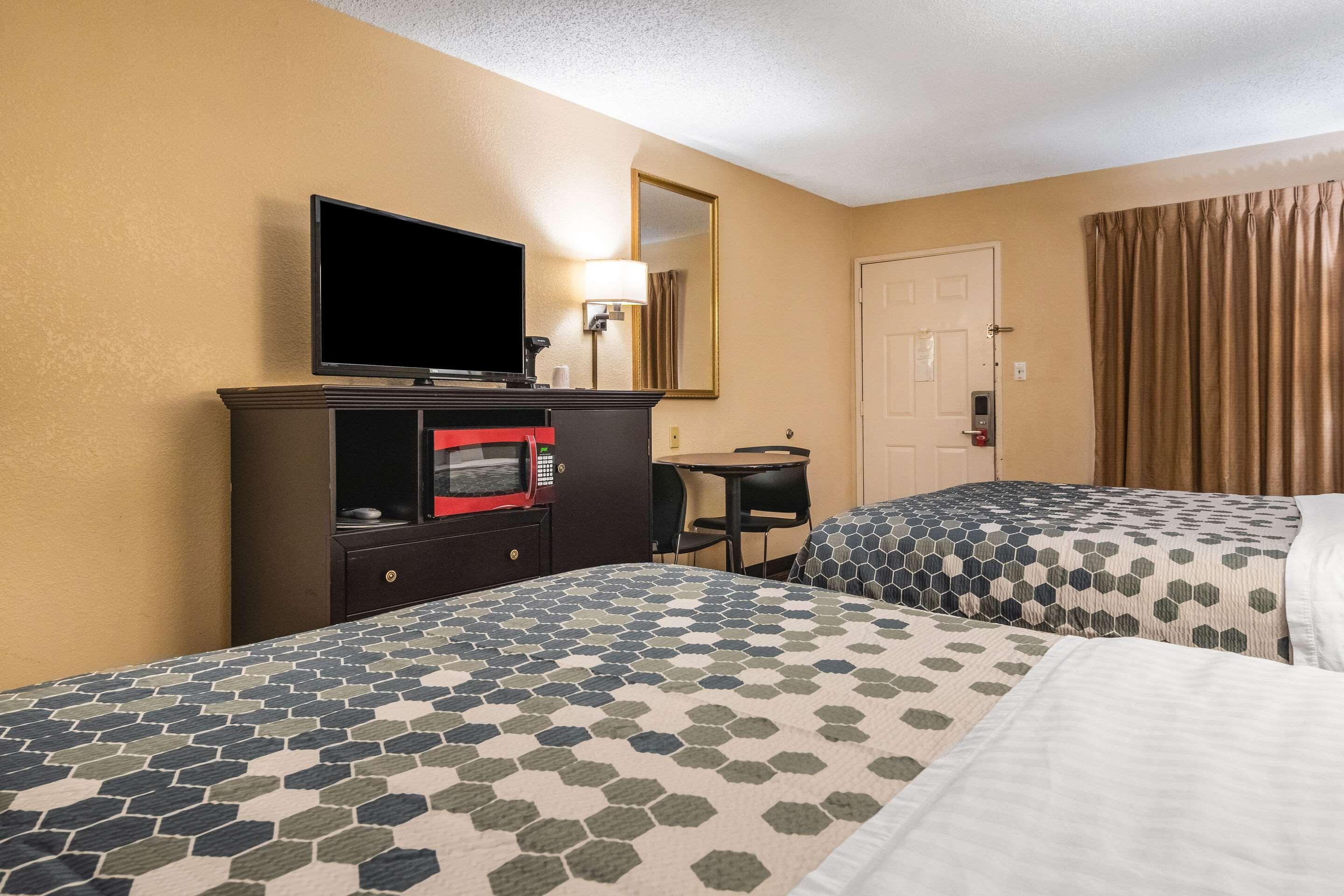 Econo Lodge Hillsboro I-35 Exterior photo