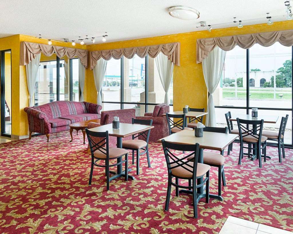 Econo Lodge Hillsboro I-35 Restaurant photo